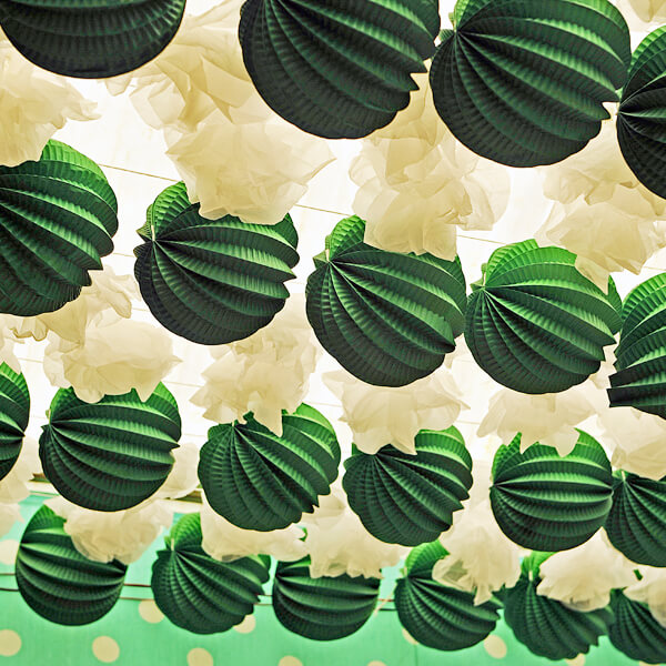 farolillos en caseta de feria