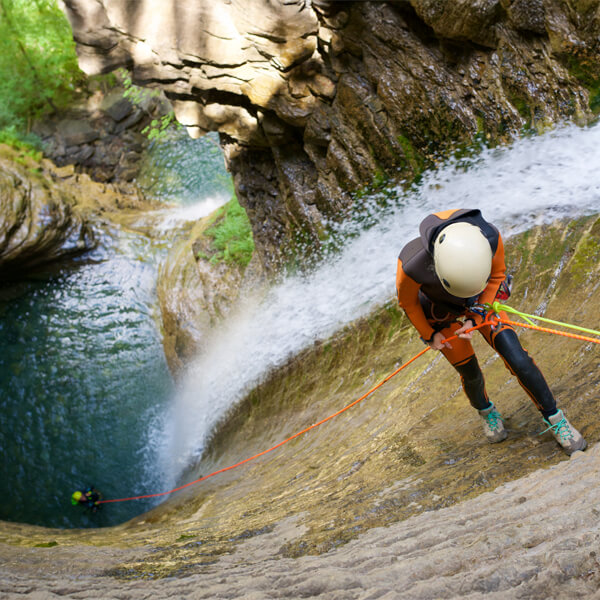 Descenso de pared vertical