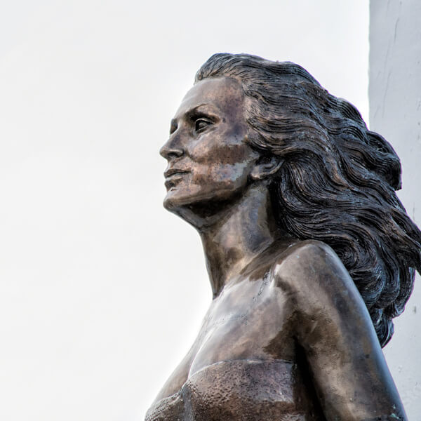 Estatua de Roc&iacute;o Jurado