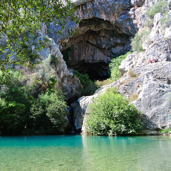 Entrada de la Cueva del Gato