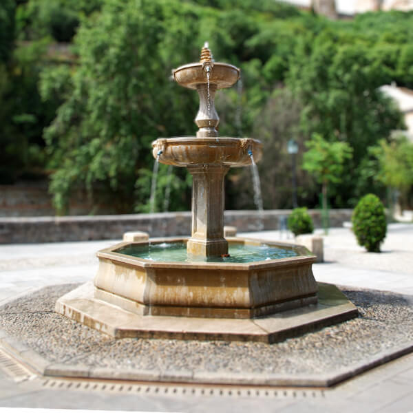 Fuente en el Paseo de Los Tristes