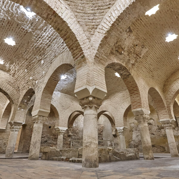 Interior de los baños árabes.