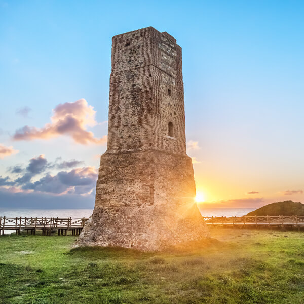 Torre en la playa de Cabopino