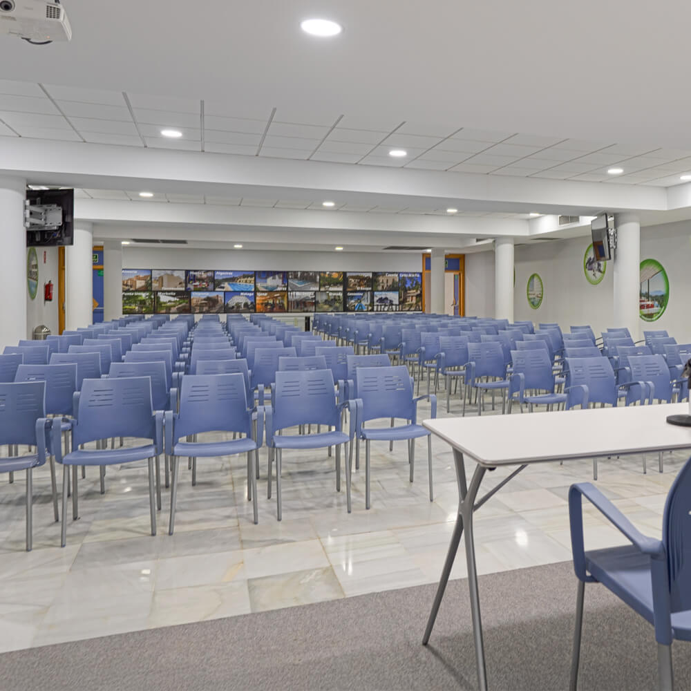 Vista de la Sala Andalucía desde la mesa de presentación