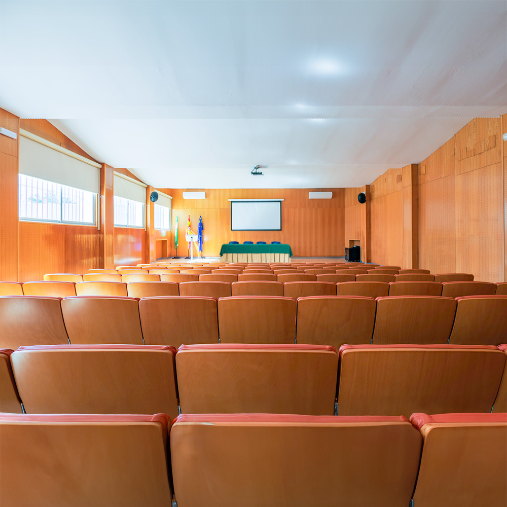 Salón de Actos, vista hacia la mesa presidencial