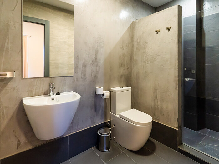 Coliving - Cuarto de baño completo, adaptado.